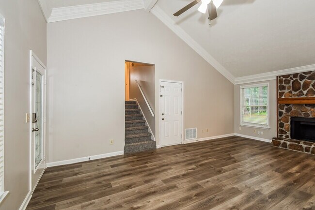 Foto del edificio - 1111 Realm Ln