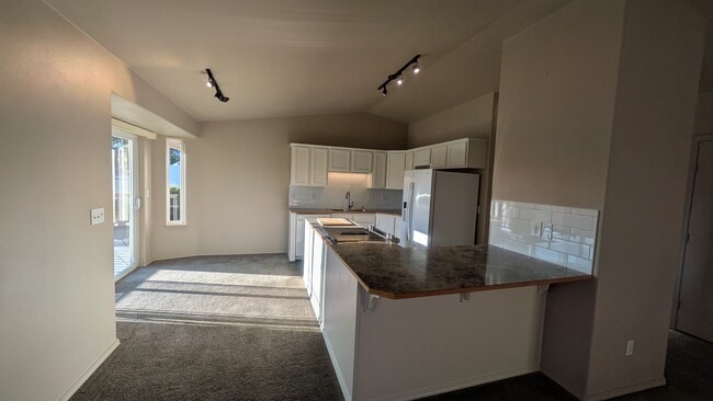 Cocina y sala de estar - 632 S Lawler Ave