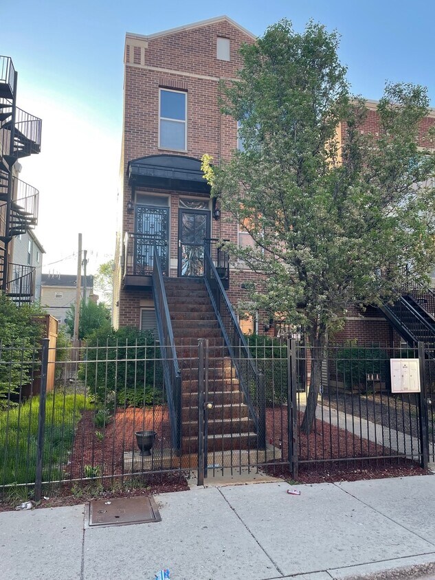 Primary Photo - 809 S Kedzie Ave