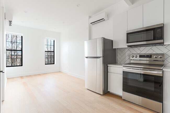 Foto del edificio - 1118 Putnam Ave