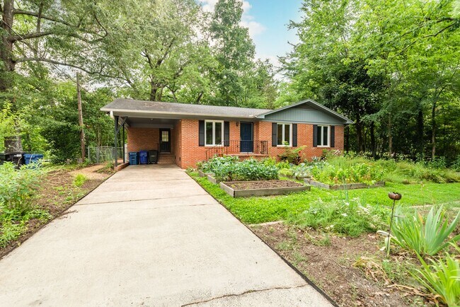 Foto del edificio - Gardening Enthusiasts 3 Bedroom 2Bath Drea...