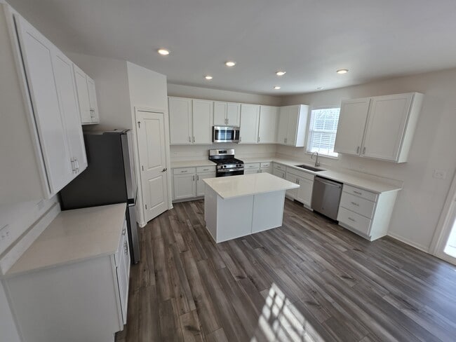 Building Photo - 1811 E 111th Pl