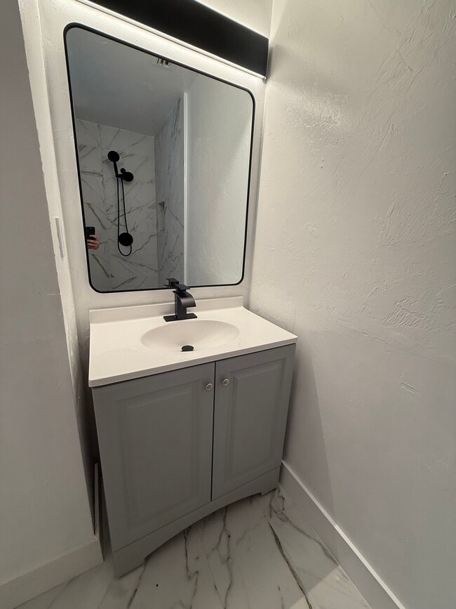 Building Photo - 1290 Highlands Dr