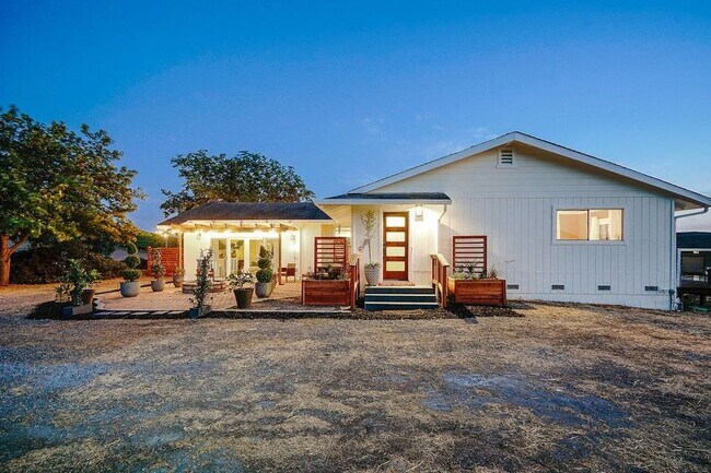 Building Photo - 1301 Duhig Rd