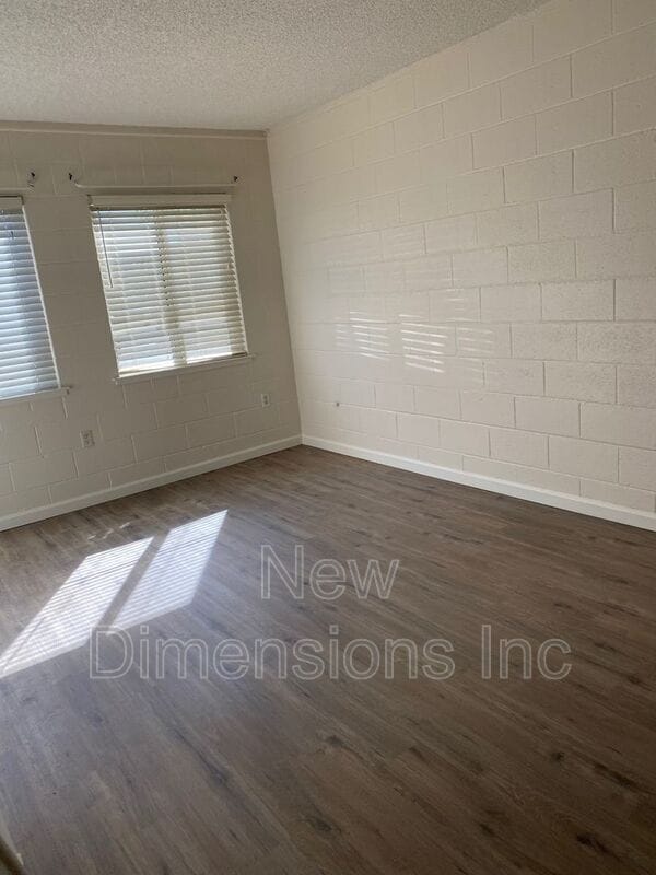 Building Photo - 190 Griswold Way