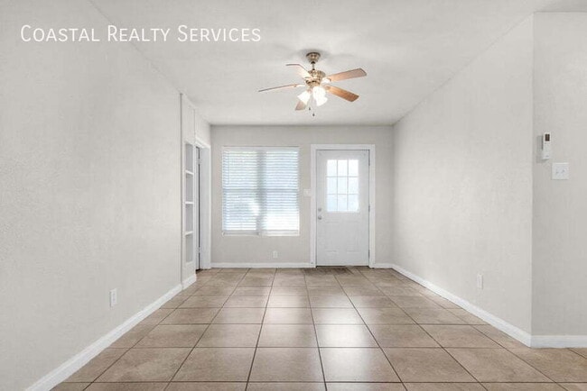 Building Photo - 213 Hawthorne Cir