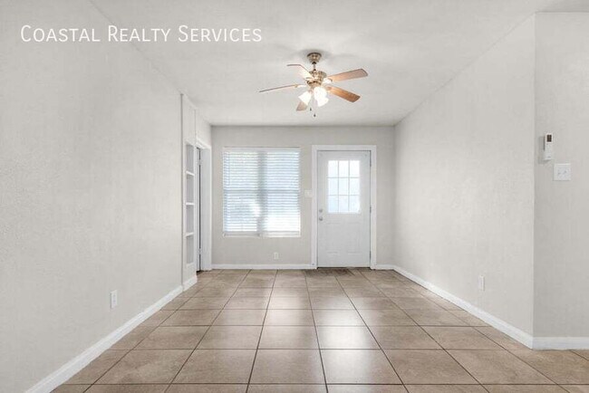 Foto del edificio - 213 Hawthorne Cir