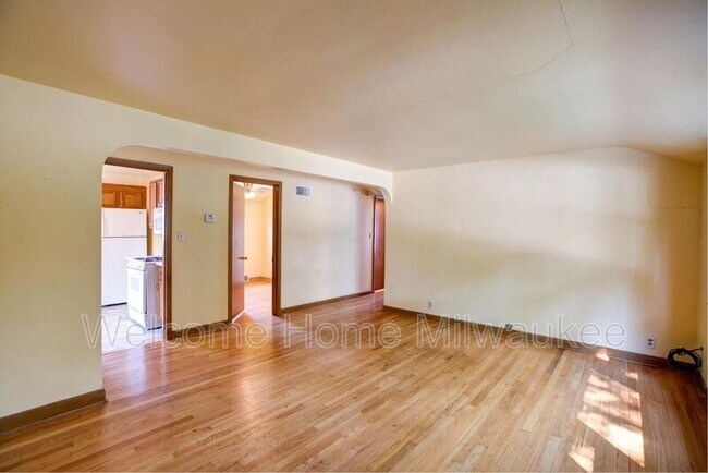 Building Photo - 3411 S Chase Ave