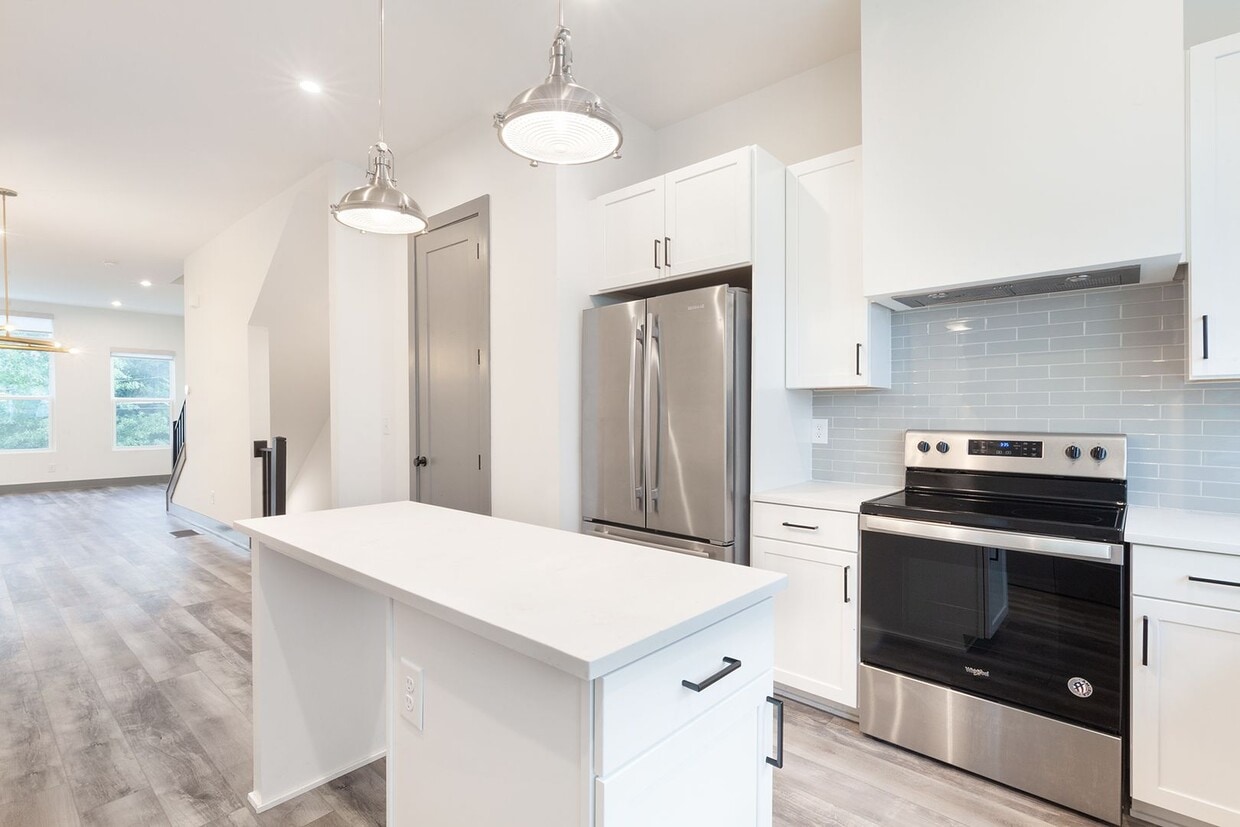 Primary Photo - Beautiful 2bd/2.5ba Contemporary Townhome ...