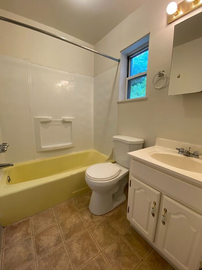 Foto del edificio - Spacious 1 Bedroom Apartment in South Oakland! Call Today to Schedule an Appointment!