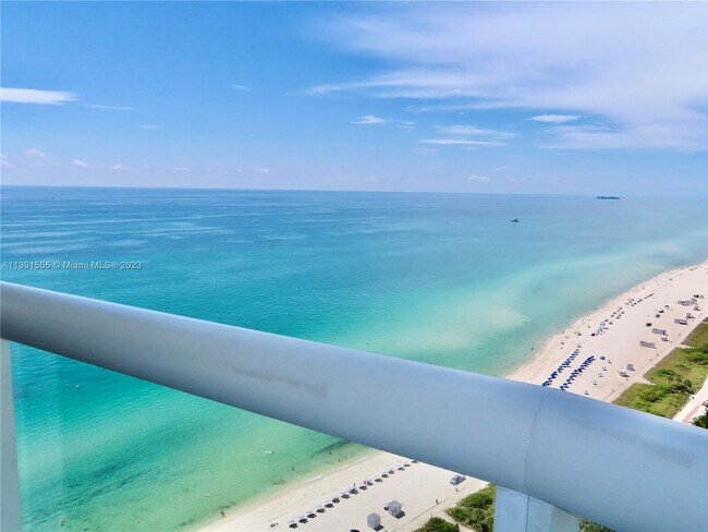 Foto del edificio - 6365 Collins Ave