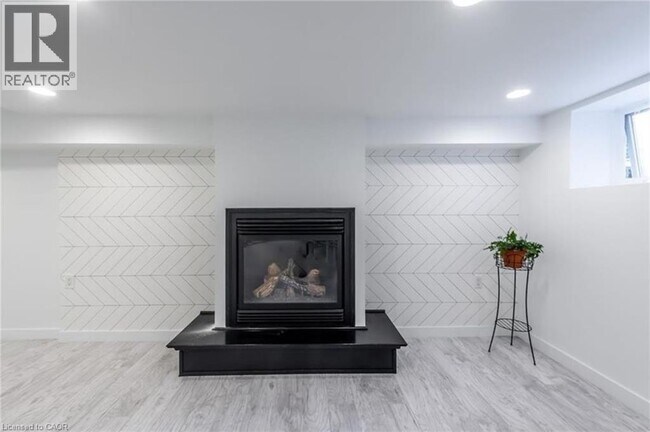 Photo du bâtiment - 257 E 17th St