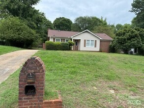Building Photo - 9413 Split Rail Ln