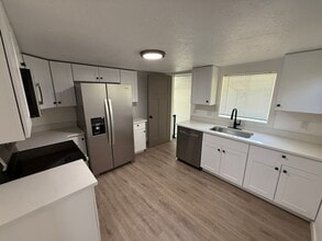 Building Photo - 816 S 500 W