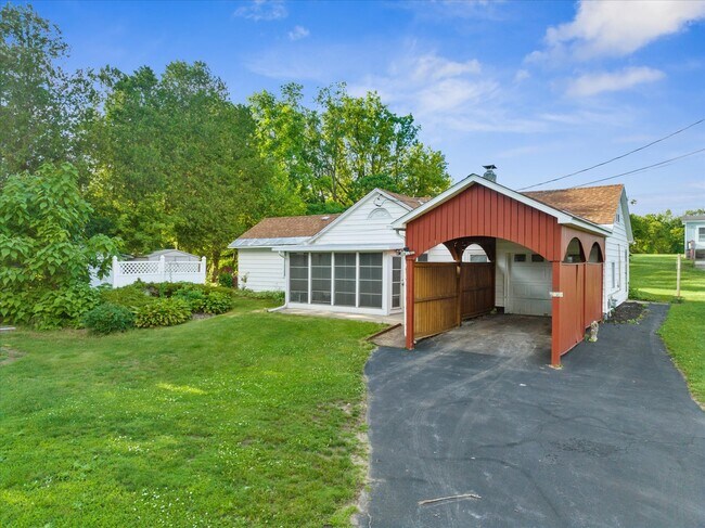 Building Photo - 9453 Maynard Dr