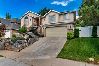 Building Photo - 14767 Brewster Dr