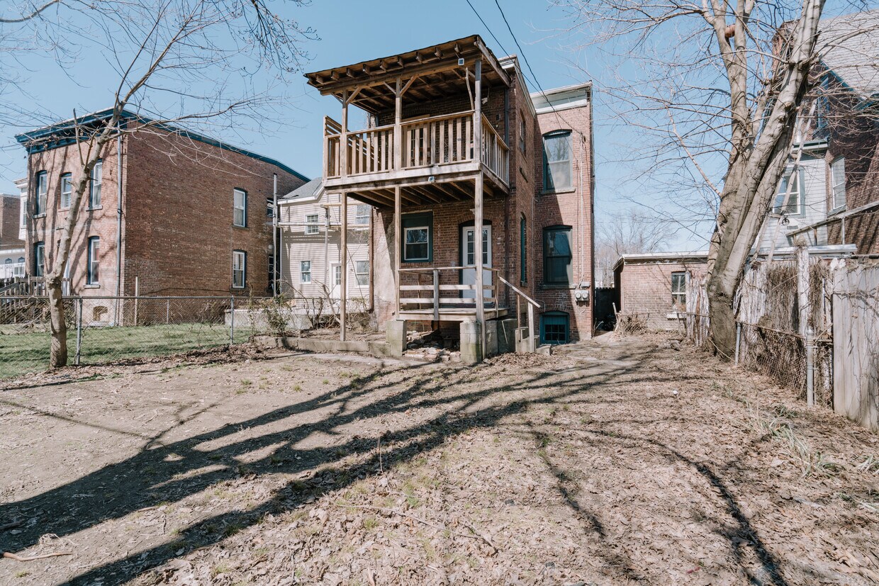 Building Photo - 47 Henry Ave