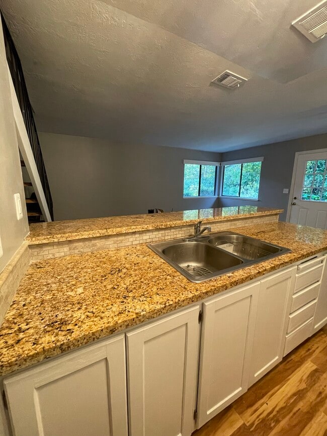 933 Ponselle Ln Unit 2, Capitola, CA 95010 Condo for Rent in