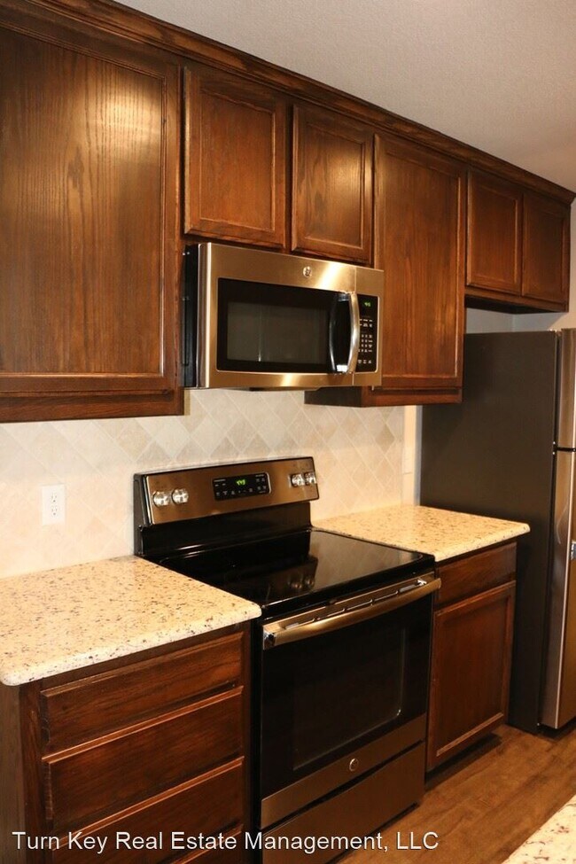 Foto del edificio - 8025-8027 Marydean Ave