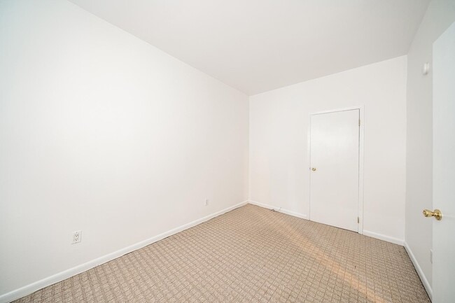 Building Photo - 314 Paterson Plank Rd