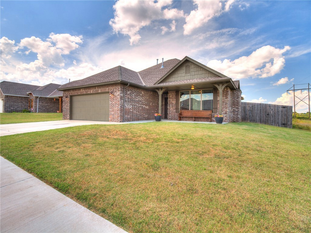 Primary Photo - Must See! Gorgeous Home in Harrah with All...