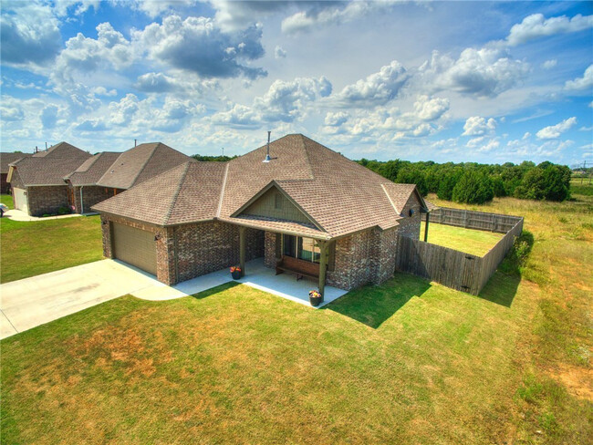 Building Photo - Must See! Gorgeous Home in Harrah with All...