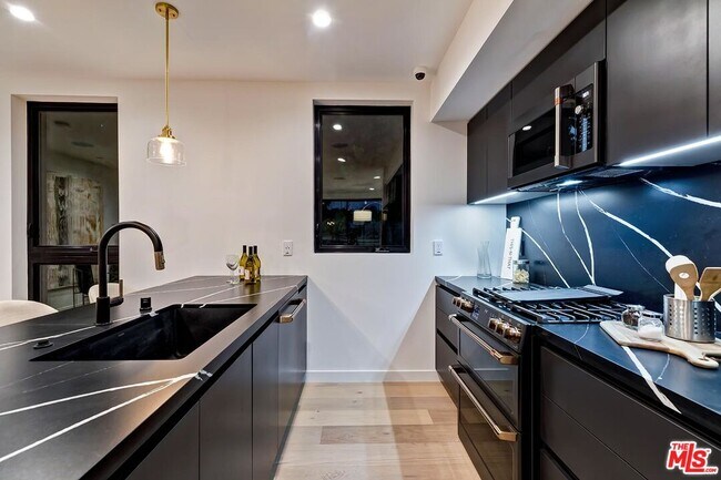 Foto del edificio - 7273 W Hazel Ct