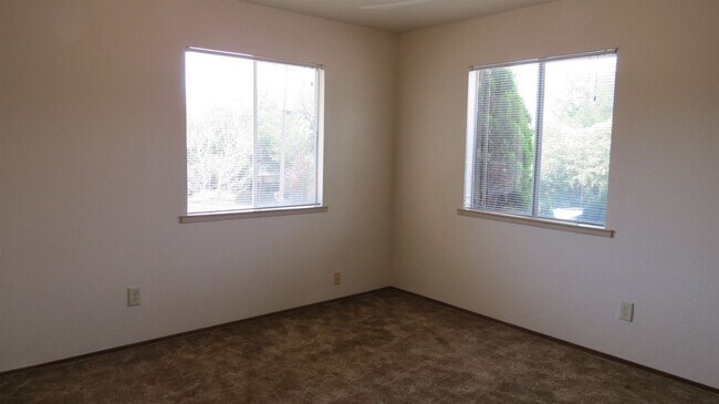 Building Photo - 3 br, 2 bath House - 222 Channel Hill Rd.