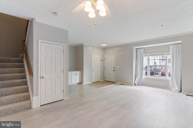 Foto del edificio - 8212 Silverton Ct