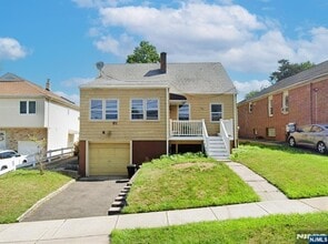 Building Photo - 170 Sunset Ave