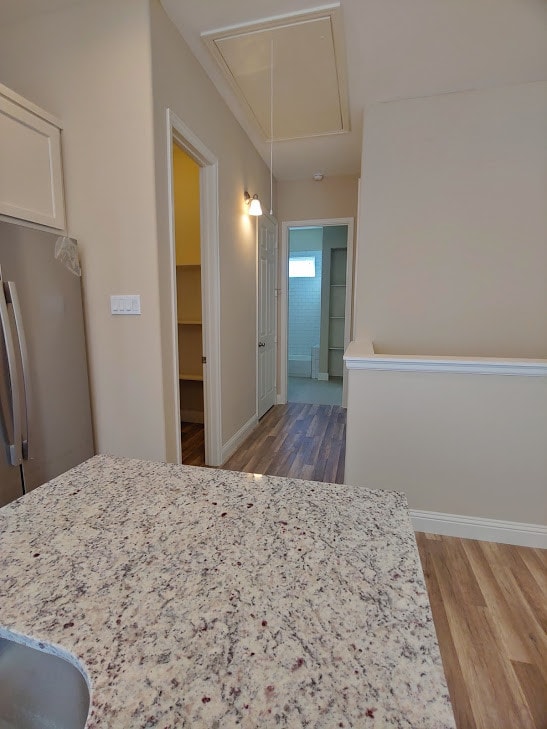 Hallway to bedroom - 4926 Weeping Willow Rd