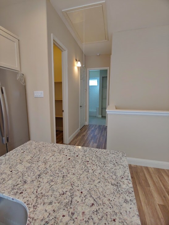 Pasillo hacia el dormitorio - 4926 Weeping Willow Rd