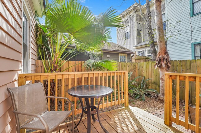 Building Photo - 305 W Waldburg Ln