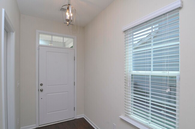 Foto del edificio - 429 Eastfair Dr