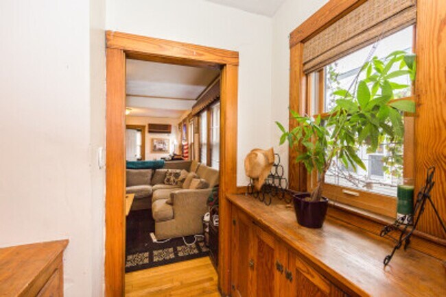 Foto del edificio - Beautiful 6 Bed 2 Bath