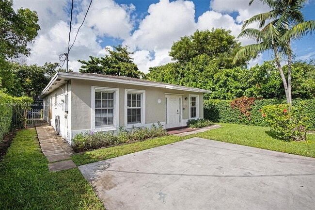 Building Photo - 252 NW 40th St