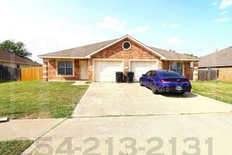 Building Photo - 4003 Cambridge Dr