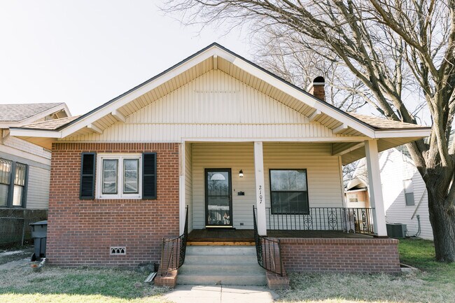 Building Photo - 2107 Morrow Ave