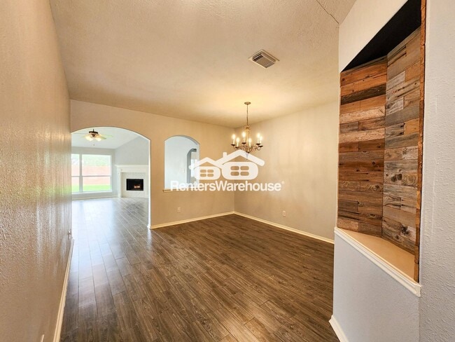 Building Photo - 11902 White Water Bay Dr