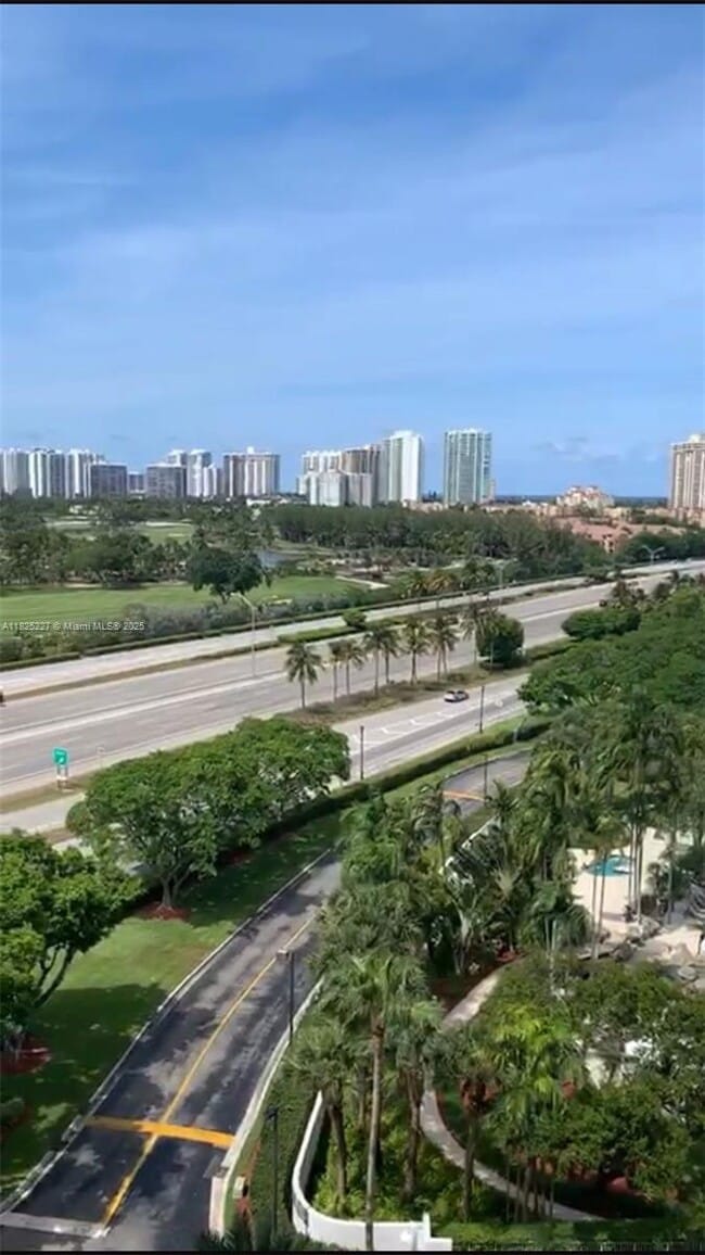 Foto del edificio - 3300 NE 191st St