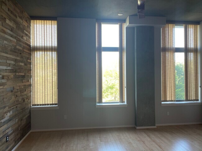 Building Photo - 2720 S Arlington Mill Dr