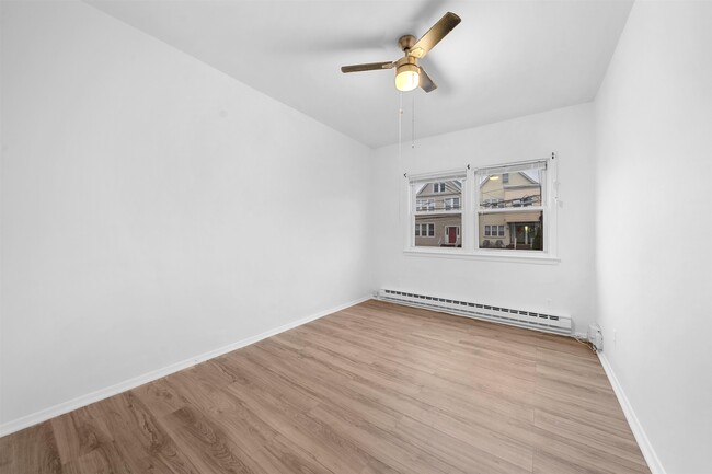Building Photo - 40 W 52nd St
