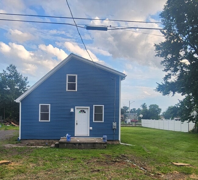 Building Photo - 4717 Fox Ave