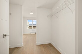Building Photo - 500 Asher