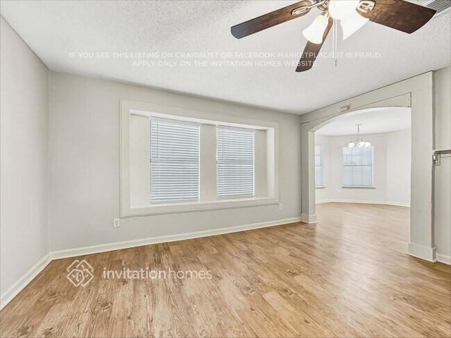 Foto del edificio - 5201 Waltham Ct