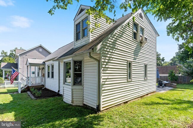 Building Photo - 4023 Poplar St
