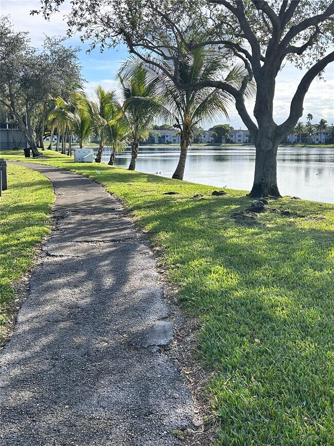 Foto del edificio - 840 Independence Dr