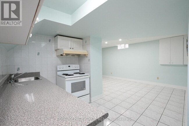 Building Photo - 20 Goodwood Dr
