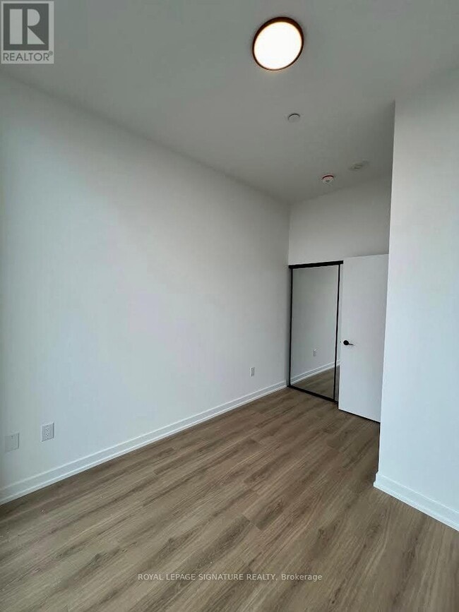 Building Photo - 10 Lagerfeld Dr