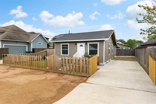 Foto del edificio - 704 Jewett St